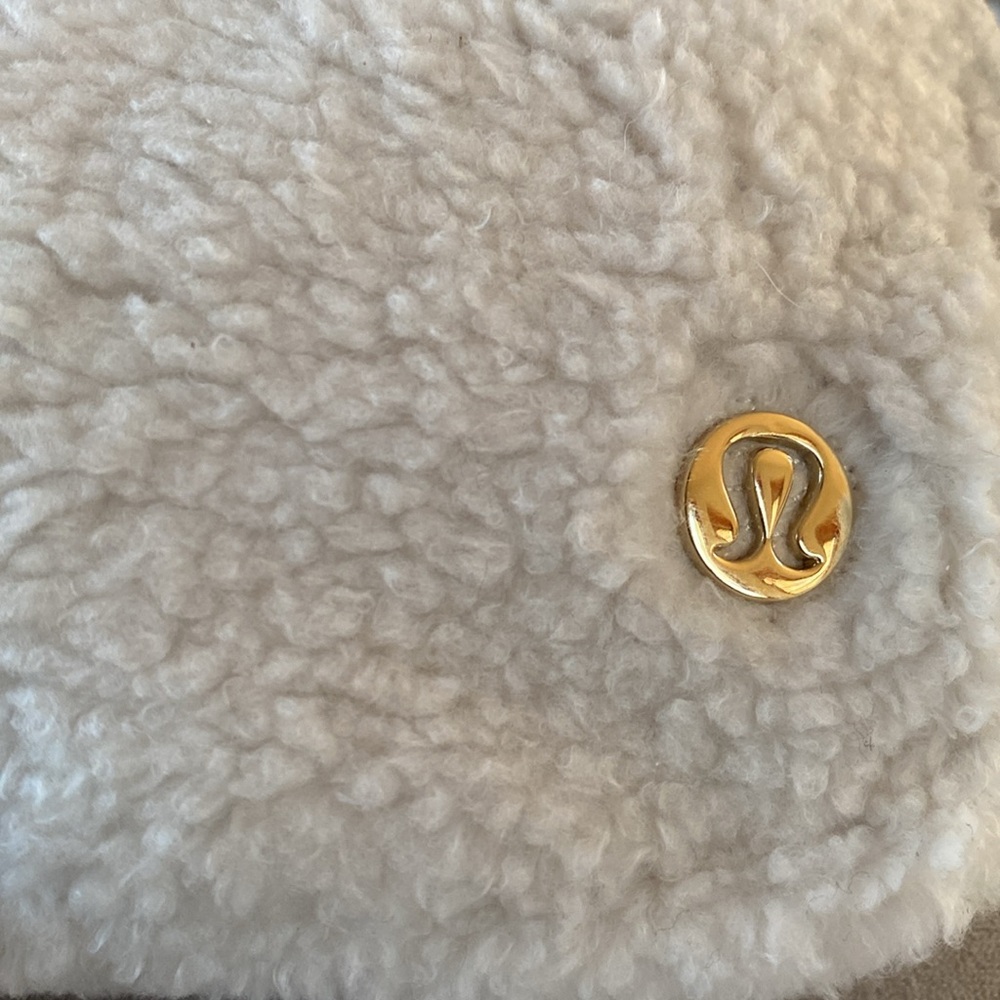 Lululemon 1L Fleece Belt Bag - White & Gold - NWT - Picture 2 of 6